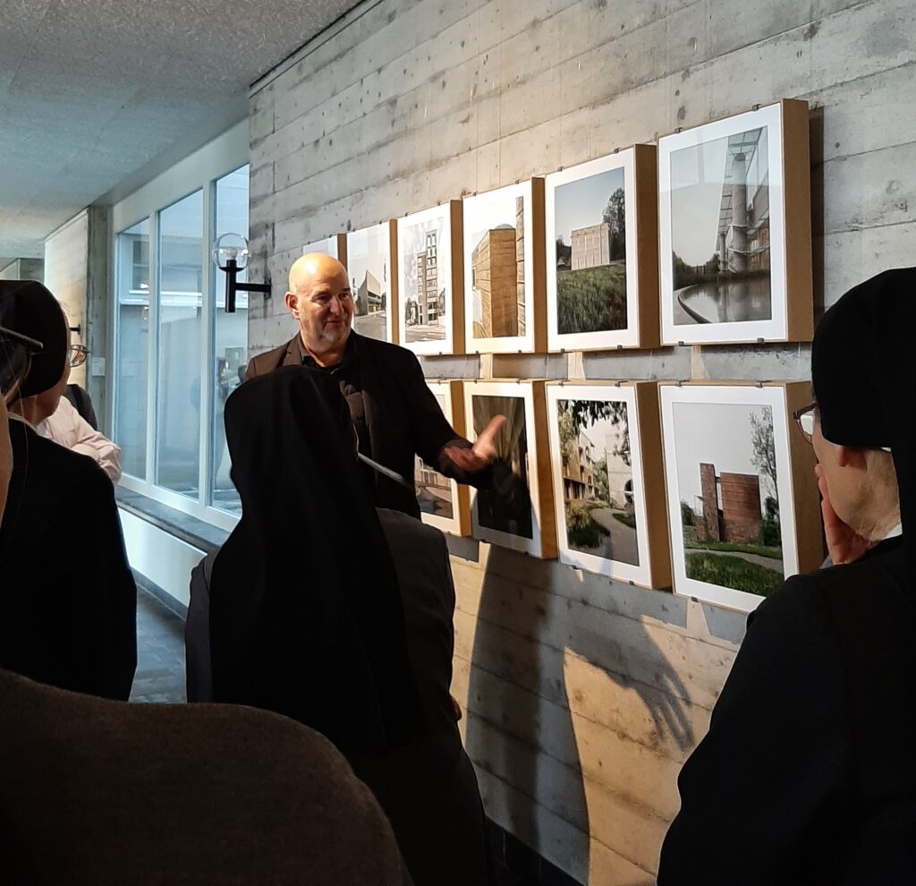 Vermittlungsarbeit – sehenswerte Ausstellung über den Naturbaustoff Lehm